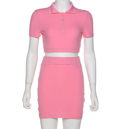 Sieviešu komplekts īsu topiņu ar pogām un svārkiem