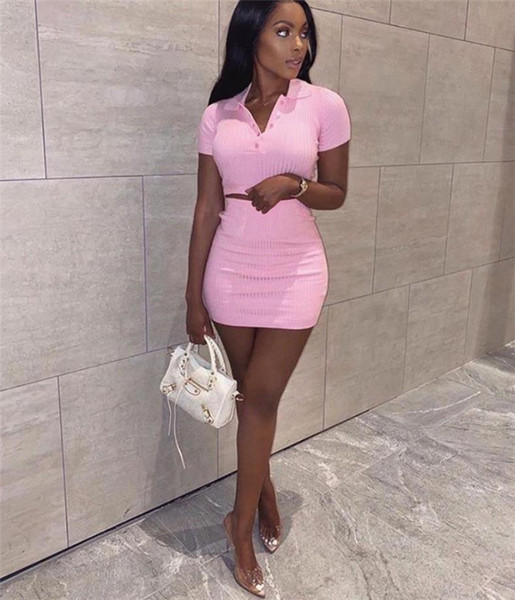 Sieviešu komplekts īsu topiņu ar pogām un svārkiem