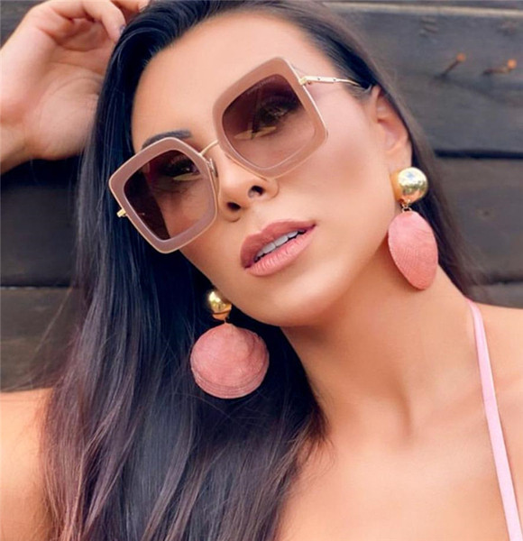 Ženske sunčane naočale četvrtastog oblika