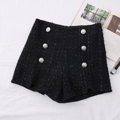 Jauns sieviešu šortu modelis ar augstu vidukli un pogām