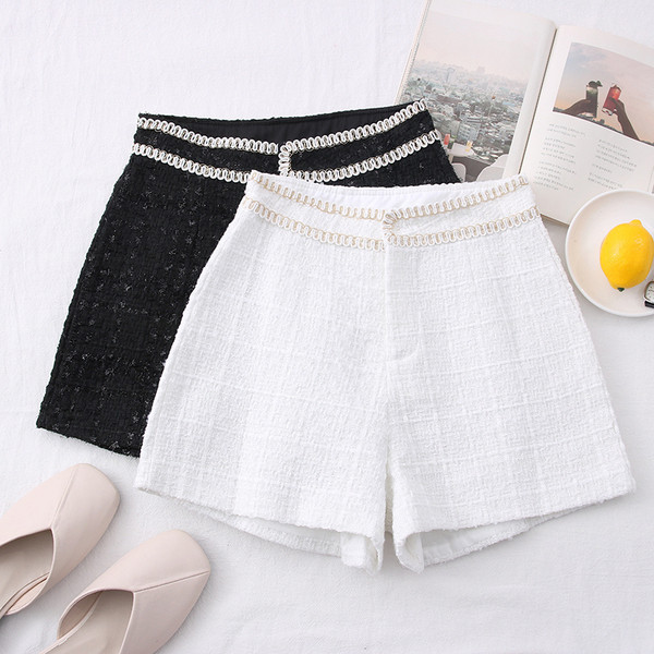 Mūsdienīgi sieviešu šorti – ar augstu vidukli