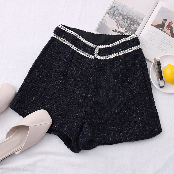 Mūsdienīgi sieviešu šorti – ar augstu vidukli