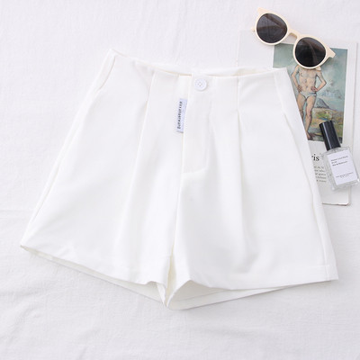 Mūsdienīgi sieviešu šorti – ar augstu vidukli