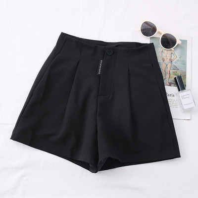 Mūsdienīgi sieviešu šorti – ar augstu vidukli