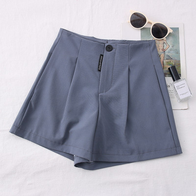 Mūsdienīgi sieviešu šorti – ar augstu vidukli