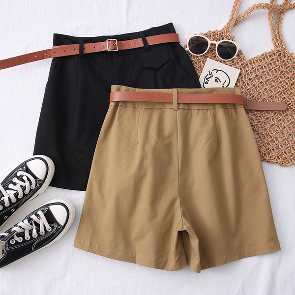 Jauns sieviešu bikšu modelis ar kabatām un jostu