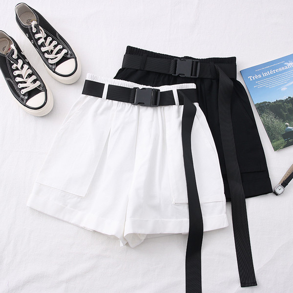 Jauns ikdienas sieviešu šortu modelis ar jostiņu