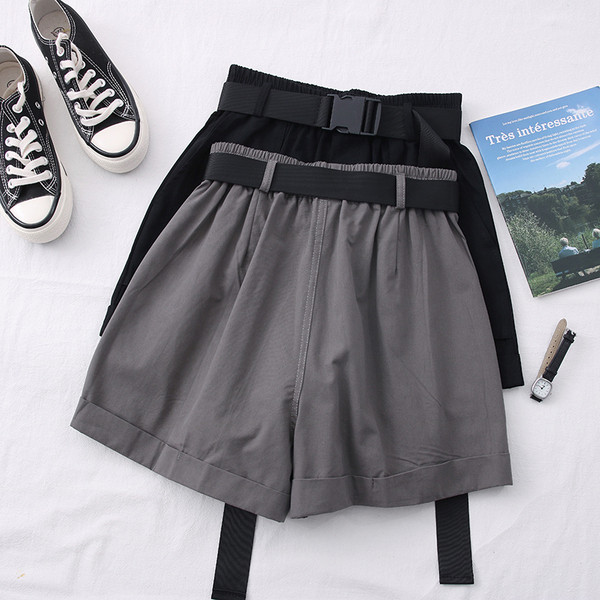 Jauns ikdienas sieviešu šortu modelis ar jostiņu