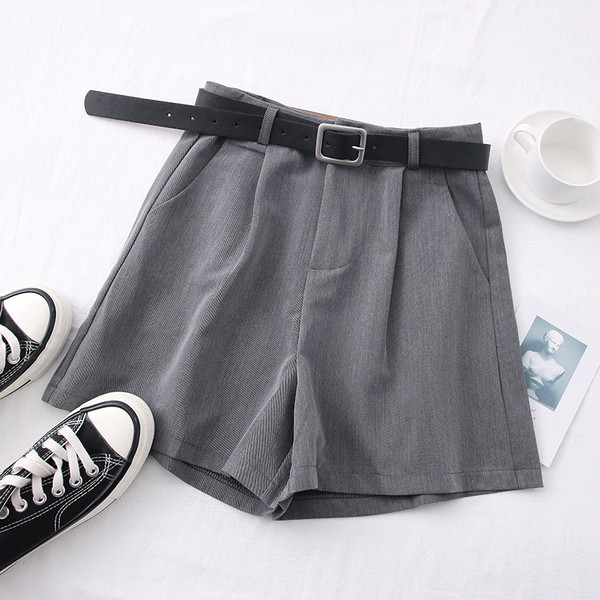 Jauns ikdienas sieviešu šortu modelis - ar jostiņu