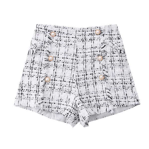 Jauns sieviešu šortu modelis ar pogām un augstu vidukli