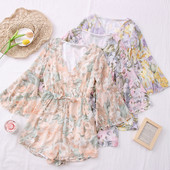 Jauna modeļa īss sieviešu kombinezons ar lotosa piedurknēm un špica kakla izgriezumu