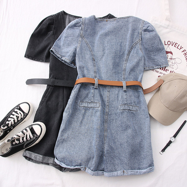 Jauns sieviešu džinsa kombinezona modelis ar kvadrātveida kakla izgriezumu