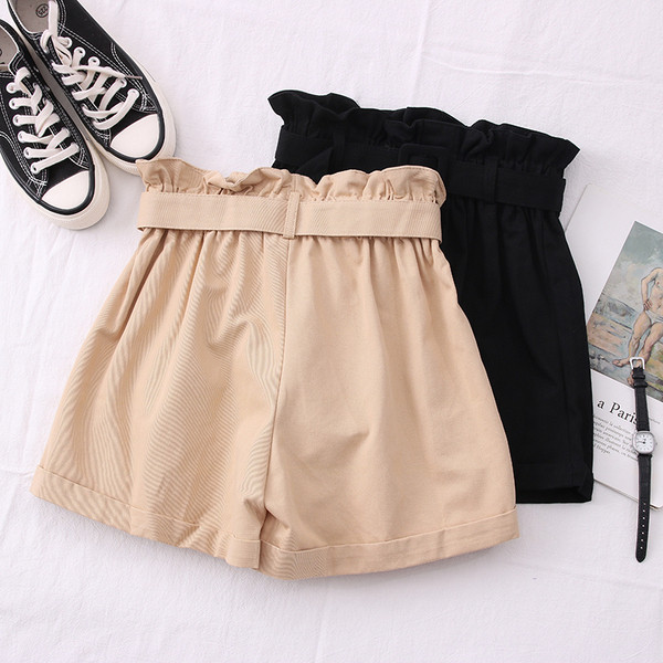 Jauns sieviešu šortu modelis ar paaugstinātu jostasvietu