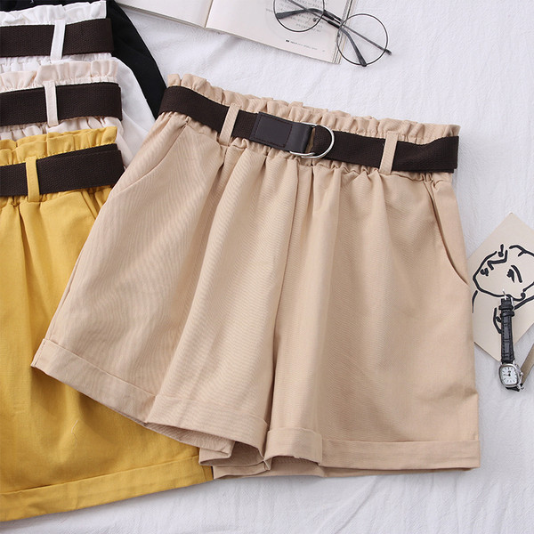 Moodsad naiste lühikesed püksid taskute ja vööga