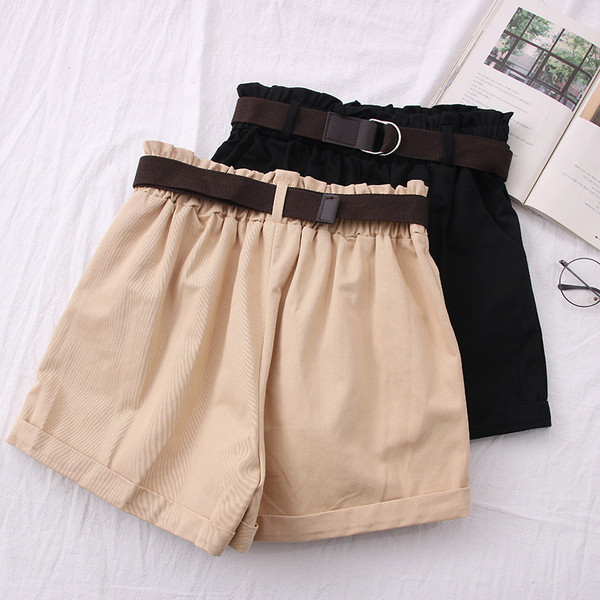 Moodsad naiste lühikesed püksid taskute ja vööga