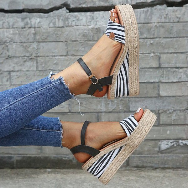 Sieviešu sandales trīs krāsās uz platformas