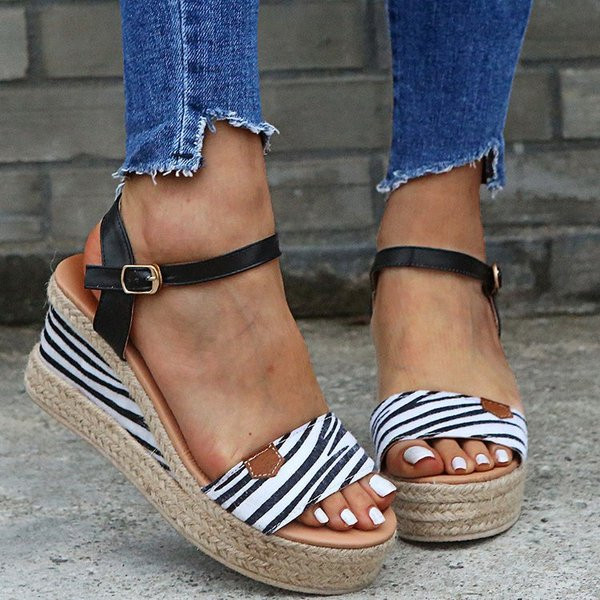 Sieviešu sandales trīs krāsās uz platformas