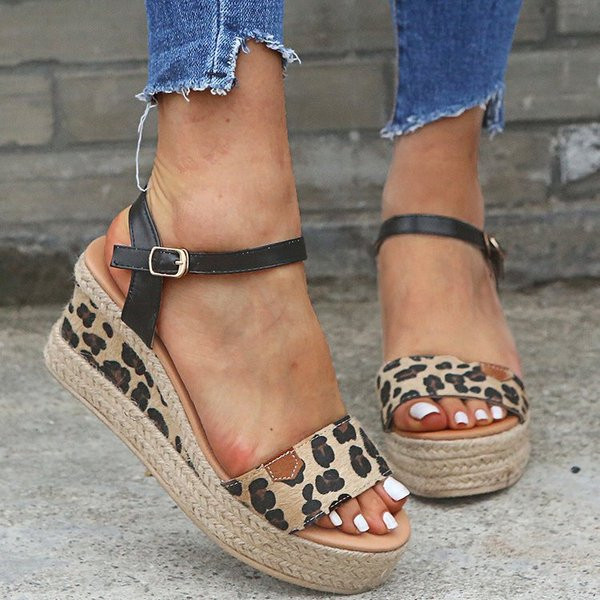 Sieviešu sandales trīs krāsās uz platformas