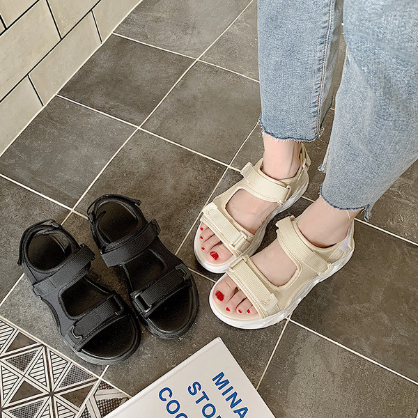 Ikdienas sieviešu sandales ar līmēm un 4 cm platformu