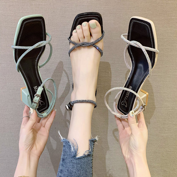 Sieviešu stilīgas sandales ar akmeņiem un biezu papēdi