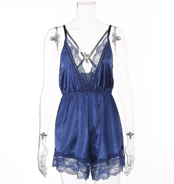 Naiste sügava dekoltee ja pitsiga pidžaamakombinesoon