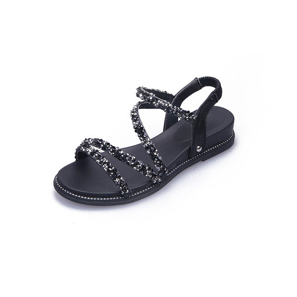 Sieviešu sandales ar plakanām zolēm un spīdīgu efektu baltā un melnā krāsā