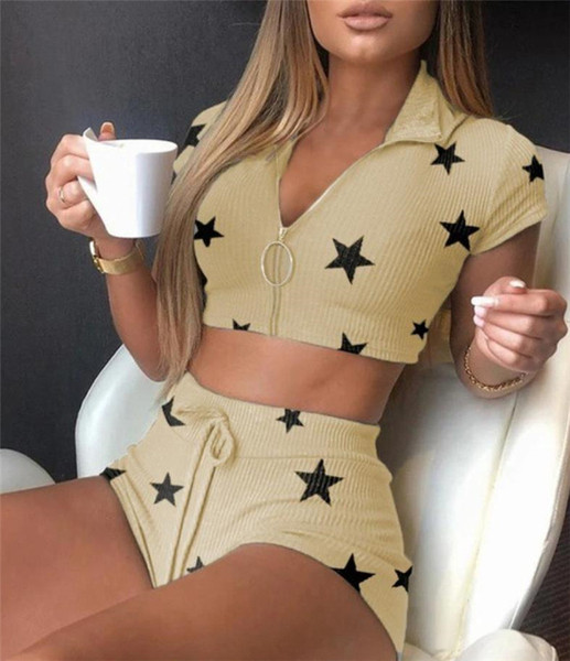 Sieviešu sporta-gadījuma komplekts ar īsiem legingiem