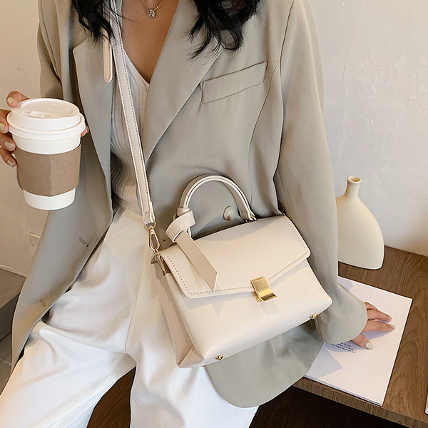 Moderna sieviešu soma no eko ādas ar diviem rokturiem