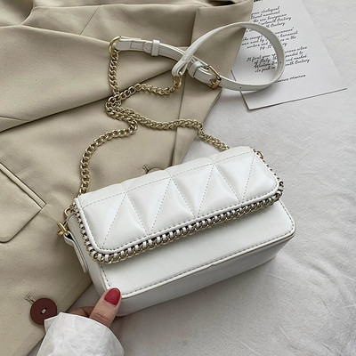 Sieviešu ādas soma ar garu metāla rokturi