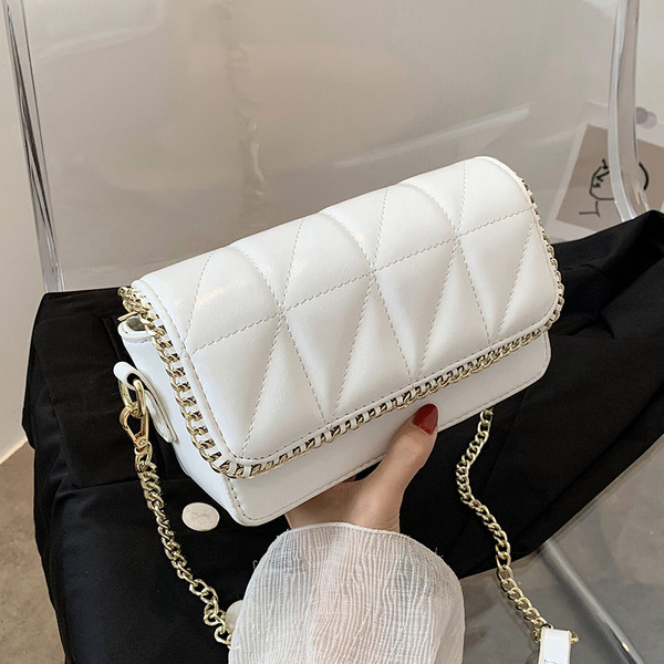 Sieviešu ādas soma ar garu metāla rokturi