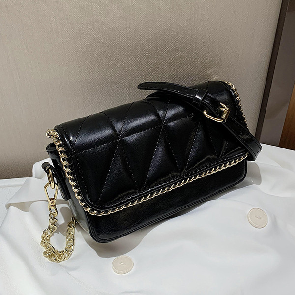 Sieviešu ādas soma ar garu metāla rokturi