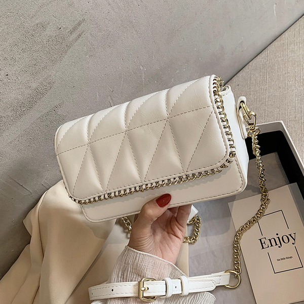 Sieviešu ādas soma ar garu metāla rokturi