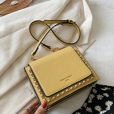 Moderna sieviešu soma ar garu rokturi no eko ādas