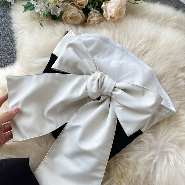 Moderan ženski komplet dugih hlača i poprsja u crnoj boji