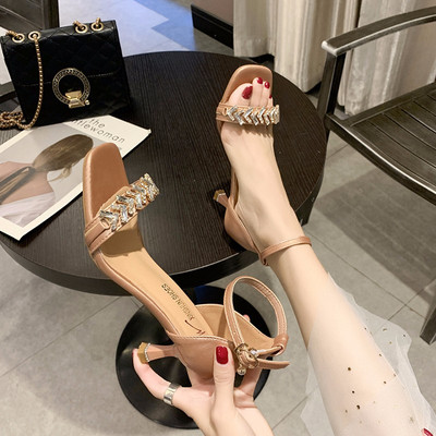 Moodsad naiste sandaalid kividega ökonahast