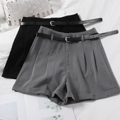 Sieviešu šorti ar augstu vidukli un jostu