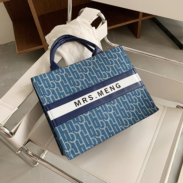 Moderna sieviešu soma no eko ādas ar īsu rokturi