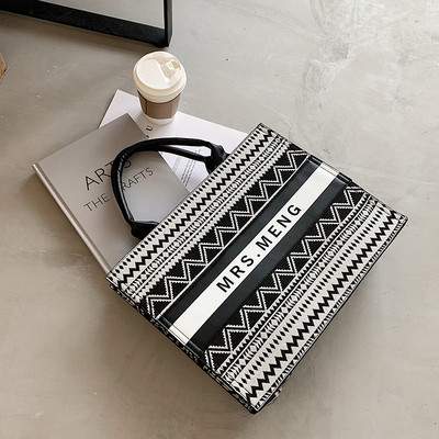 Ikdienas sieviešu soma ar īsu rokturi no eko ādas