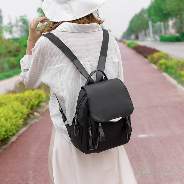 Uut mudelit lukuga naiste seljakott - mitut värvi