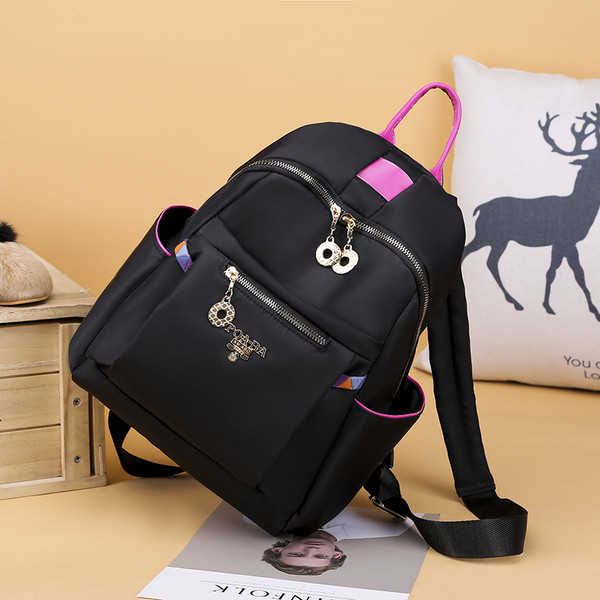 Jauns ikdienas sieviešu mugursomas modelis ar metāla elementu