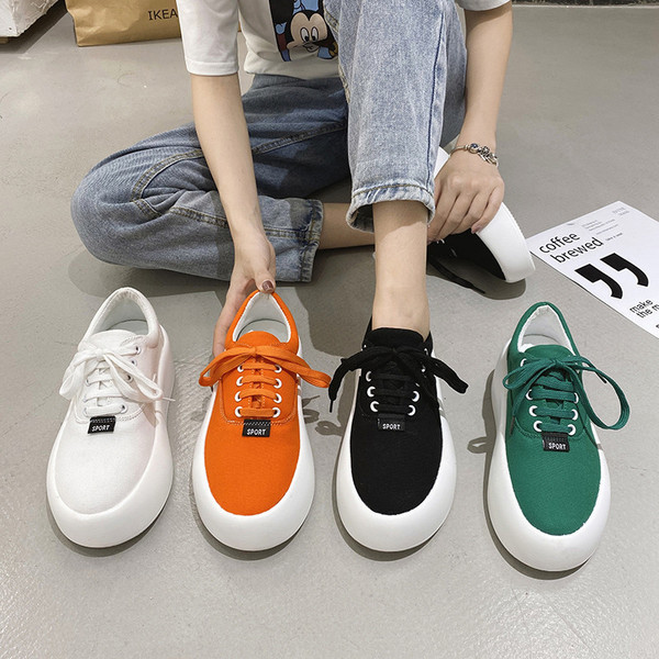 Sieviešu kedas un mežģīnes ar augstām zolēm vairākās krāsās