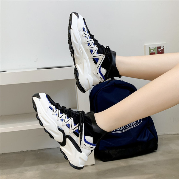 Modernas sieviešu kedas ar augstu augšdaļu ar mežģīnēm trīs krāsās