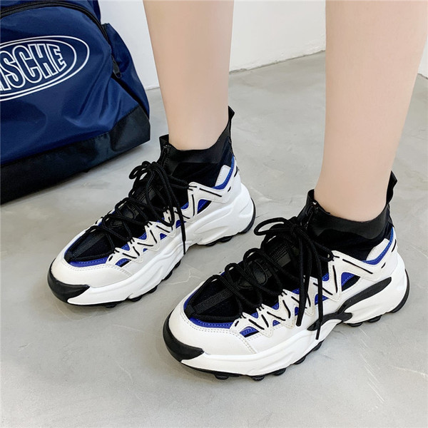 Modernas sieviešu kedas ar augstu augšdaļu ar mežģīnēm trīs krāsās