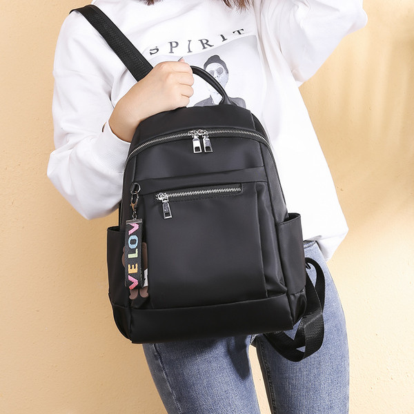 Jauna modeļa sieviešu mugursoma ar rāvējslēdzēju