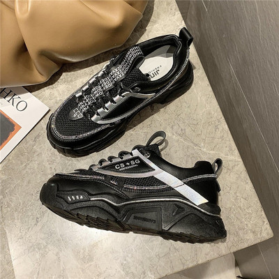 Sieviešu ādas kedas ar mežģīnēm un raupju zoli