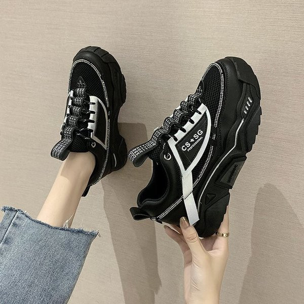 Sieviešu ādas kedas ar mežģīnēm un raupju zoli