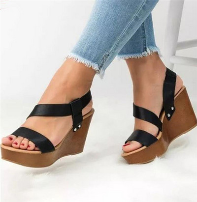 Naiste vabaaja kõrge platvormiga sandaalid ja nahast rihmad