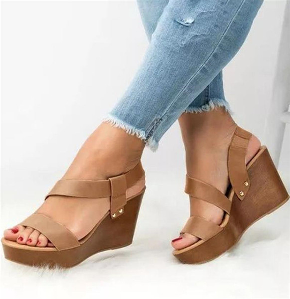 Naiste vabaaja kõrge platvormiga sandaalid ja nahast rihmad