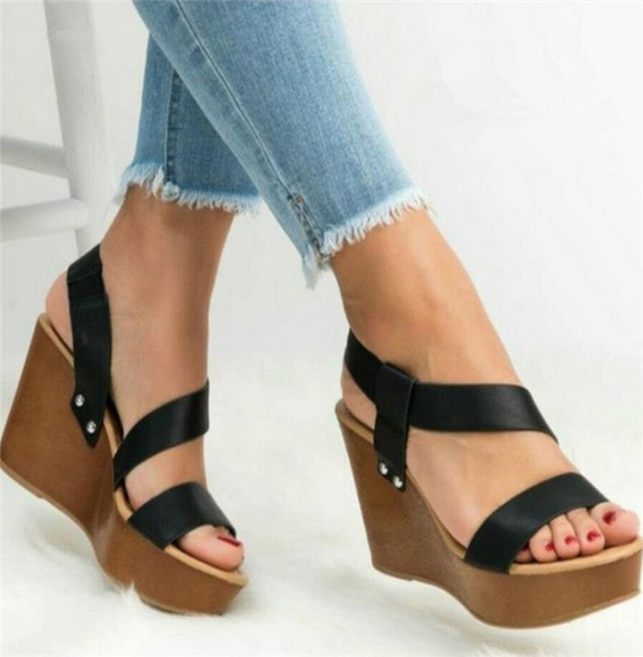 Naiste vabaaja kõrge platvormiga sandaalid ja nahast rihmad