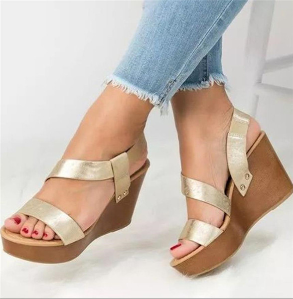 Naiste vabaaja kõrge platvormiga sandaalid ja nahast rihmad
